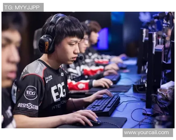 EDG在国际邀请赛中的耐力表现分析与战术探讨